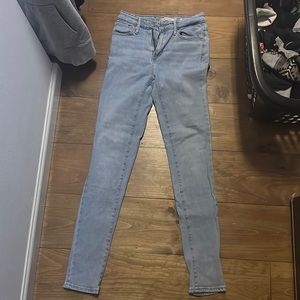 Light wash Levi skinny jeans size 25 long